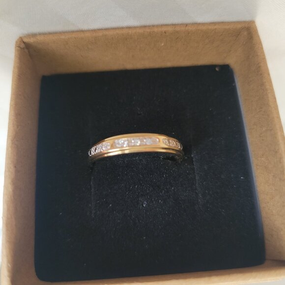 Diamond Womens 10k Yellow Gold Band - Picture 5 of 12